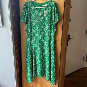 New with Tags Loft Green Floral Dress Short Sleeves 14